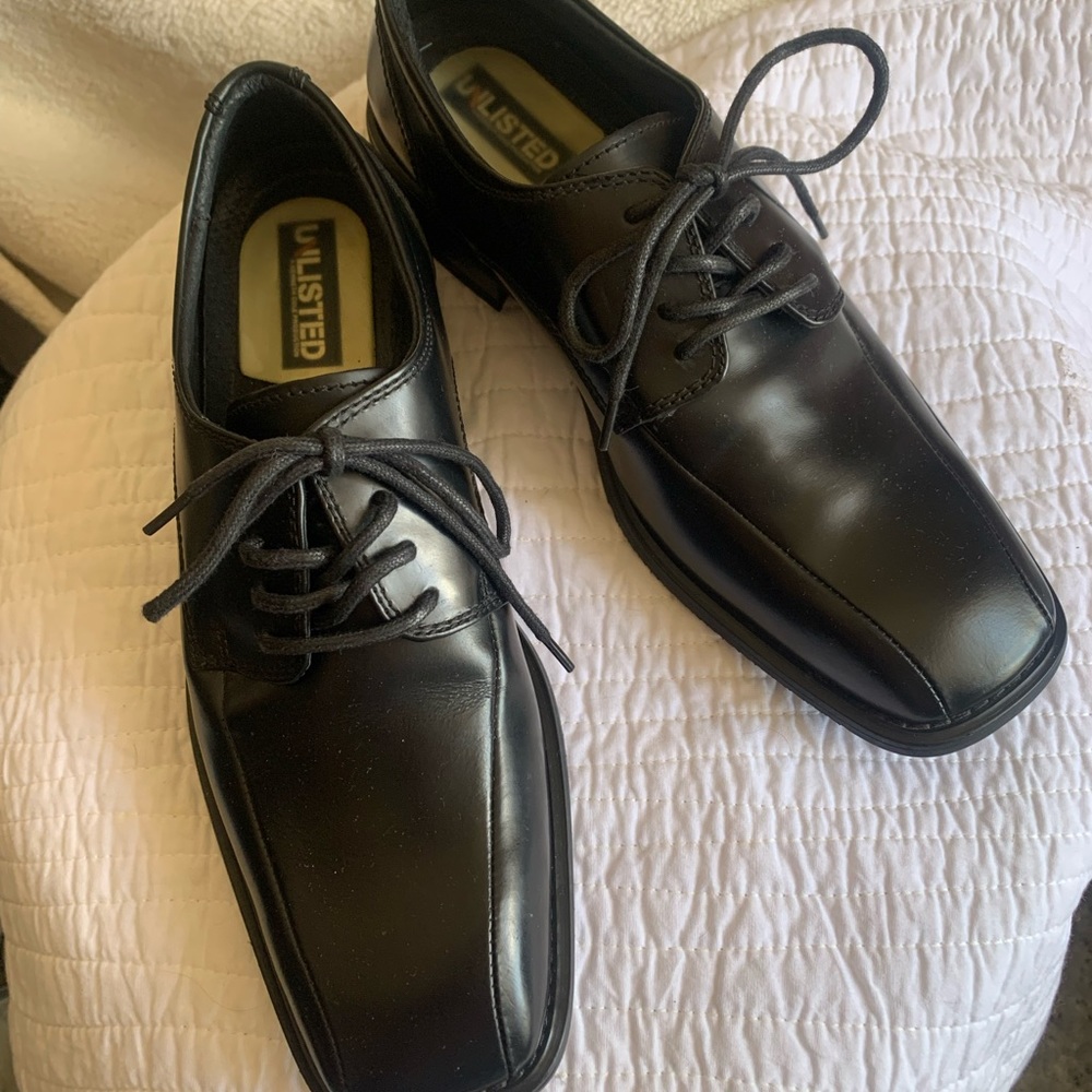 Men’s Unlisted by Kenneth Cole, black leather, excellent used condition,US 7.5M